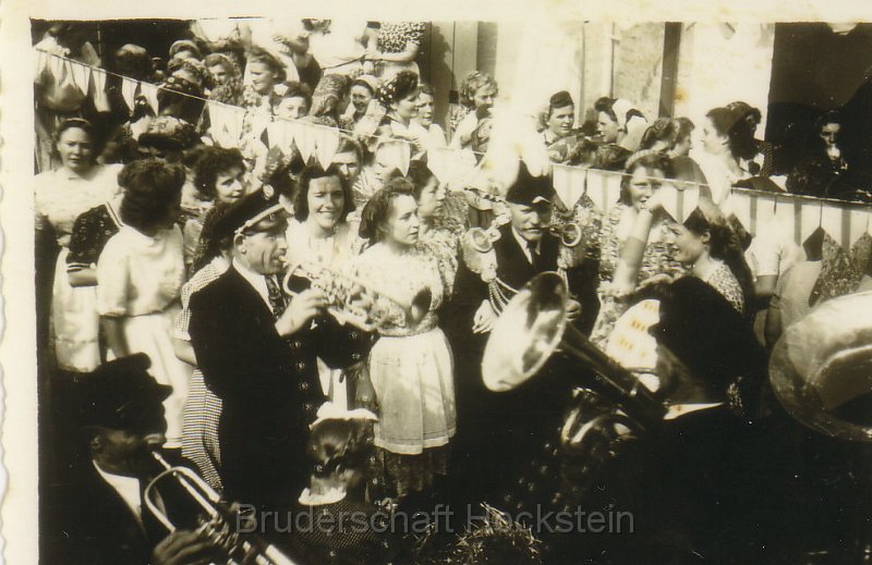 Klompenfrauen mit Musik.jpg